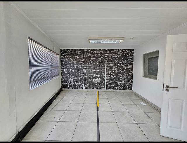 837M² WAREHOUSE FOR SALE IN TUNNEY